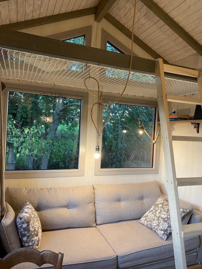 Vila Jolie Tiny House Sous Les Grands Arbres Cholet Exteriér fotografie